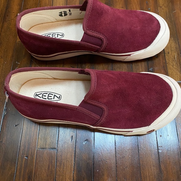 Keen burgundy suede shoes - Picture 2 of 9